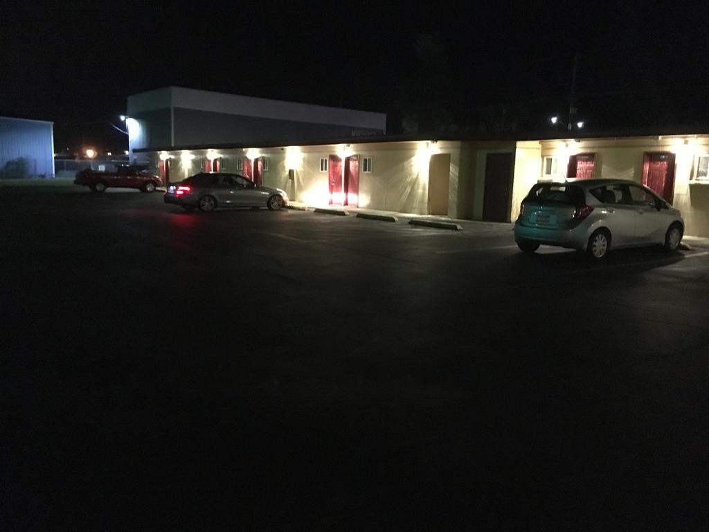 Budget Inn Motel 우드번 외부 사진