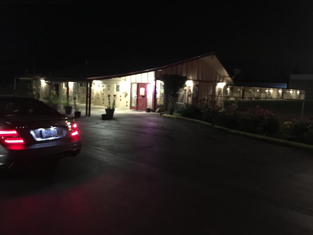 Budget Inn Motel 우드번 외부 사진
