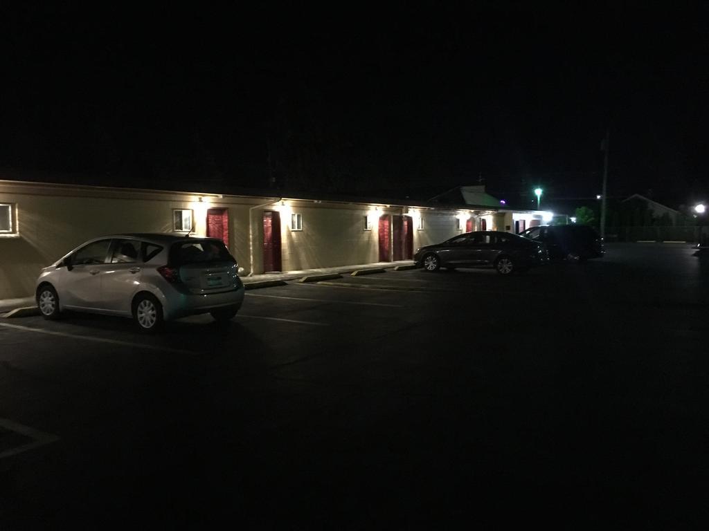 Budget Inn Motel 우드번 외부 사진