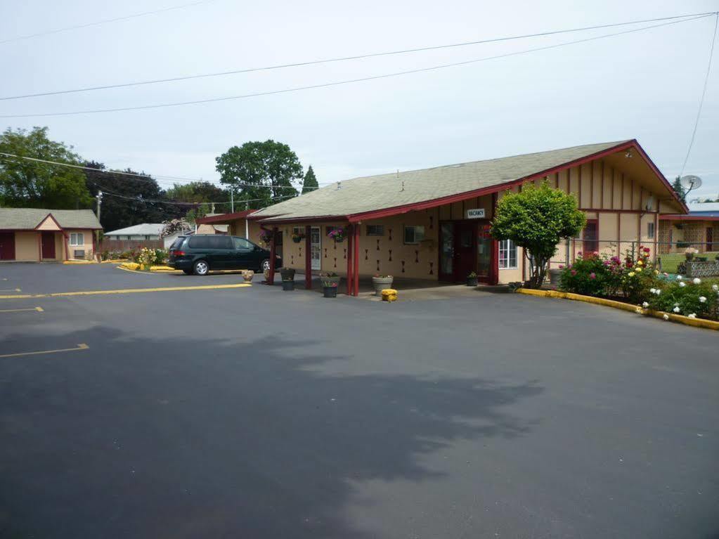 Budget Inn Motel 우드번 외부 사진